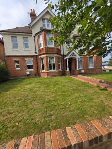 Charming - Free Parking - Sleeps 6 - M20-FolkestoneCentralStation