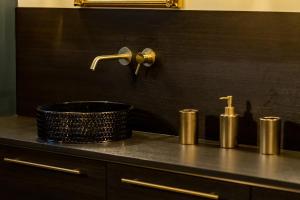 Deluxe whirlpool bath & contemporary experience