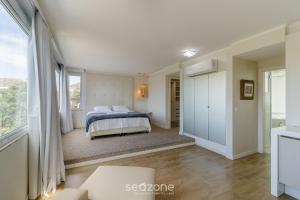 Casa c piscina 5Qts prox a praia em Jurerê RCA264