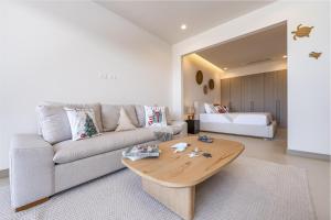 Casa Mint, Ocean Views, Pools, Gym & Beach Club