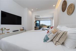 Casa Mint, Ocean Views, Pools, Gym & Beach Club