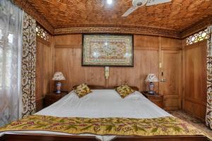 Alexandra Houseboats