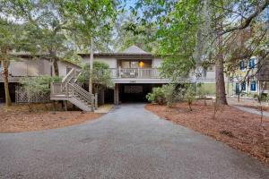 1055 Sparrow Pond