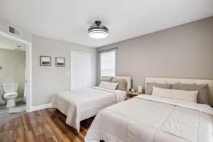 Quiet Gated Condo Near Universal with Pool and View