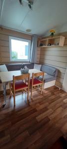 Séjour Normandie, Mobilhome 5P TV belle terrasse couverte wifi climatisation au calme proche rivière