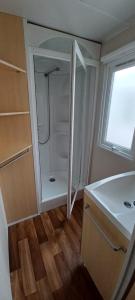 Séjour Normandie, Mobilhome 5P TV belle terrasse couverte wifi climatisation au calme proche rivière