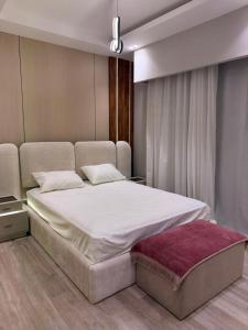 شقة أنيقة بغرفة نوم ماستر وحمام ضيوف