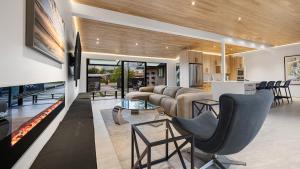 Modern Home Near Old Town with Pool 4bd & Cornhole