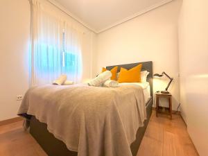 Atico con terraza privada , a 100 metros de playa Levante Santa Pola