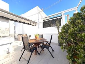 Atico con terraza privada , a 100 metros de playa Levante Santa Pola