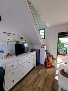 VV Tropical Sun and Palm "by henrypole home"