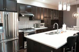 Luxury 5BR Home with Spa Bath