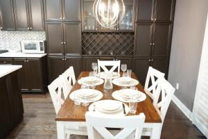 Luxury 5BR Home with Spa Bath