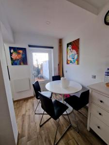 VV Tropical Sun and Palm "by henrypole home"