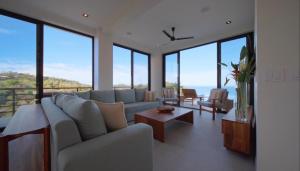 Luxury 5BR Villa with Pool & Jacuzzi