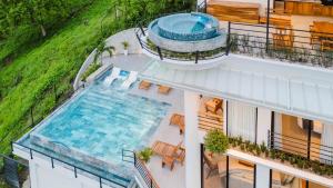 Luxury 5BR Villa with Pool & Jacuzzi