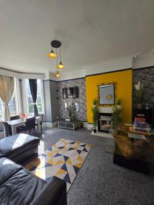 Charming - Free Parking - Sleeps 6 - M20-FolkestoneCentralStation