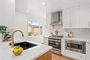 Quintessential SoCal indoor outdoor living with POOL