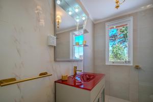 Casa de barro con pileta, ideal familias y parejas