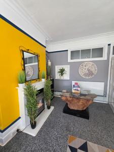 Charming - Free Parking - Sleeps 6 - M20-FolkestoneCentralStation