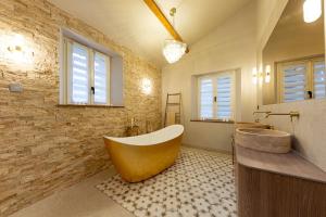 Love Room Dora Maar Bath and Luxury