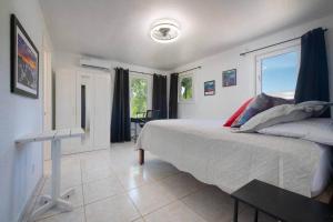 Milton 3 Br Quiet Beachfront Pool Dock