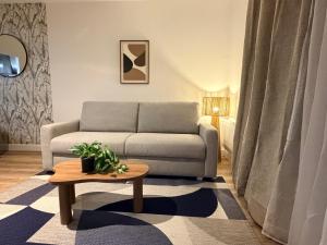 Douce Parenthèse - Appartement T2 Cosy avec Balcon, Élégant & Calme - Hyper centre ville de Montélimar - Gare de Montelimar à pied - Jardin public de Montélimar