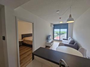 Cerca de todo, con parking