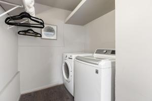 Bright & Breezy 2-Story Loft in Dallas