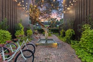 Upscale Dallas Condo Pool, Sauna & Cold Plunge