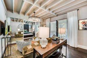 Spacious 1BR Retreat on Historic Swiss Ave