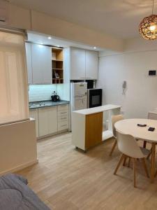 Calido Monoambiente frente a la playa!