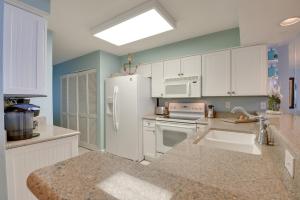 Beachfront Condo with Pool Access in Ponce Inlet