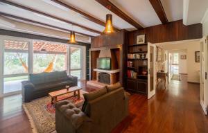 Casa de Alto Padrão na Serra com Piscina e Jacuzzi