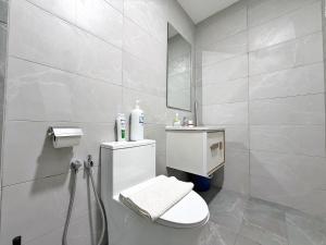 Majestic Wonder Studio Suite with Infinity Pool