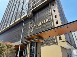 Majestic Wonder Studio Suite with Infinity Pool
