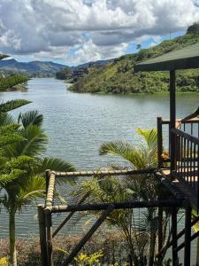 Cabañas con vista al Embalse