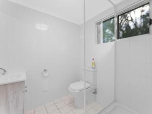 The Palms - Beach Retreat with Pool Garden BBQ