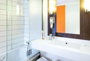 Hotels Ibis Styles Lyon Centre - Gare Part Dieu : photos des chambres