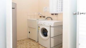 Peters Cottage - A Coastal Gem In Historic 1770