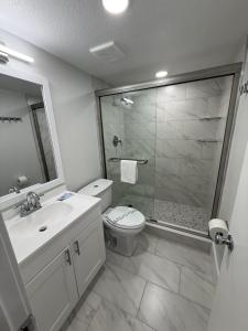 Renovated Beachfront Studio, New Kitchen, Pool