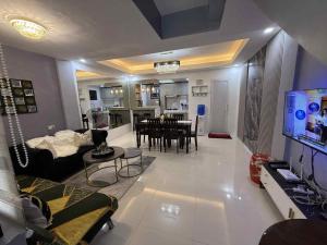 Modern 3BR Gated Townhouse Near SM Mall, Gaisano Mall, Robinson Mall & Ace Hospital