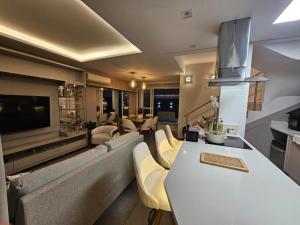 Casa aconchegante com piscina e churrasqueira