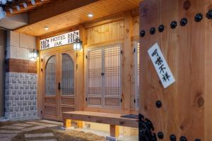 Hotel Jak Insandong by Aank