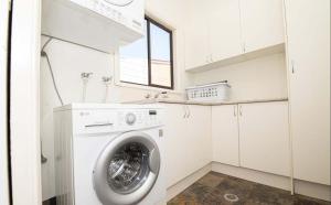 Hill Street Hideaway - Central Walk Everywhere