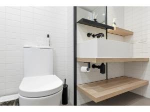 Solaris Residence Premium Bright One Bedroom Apartment at Marvel Stadium