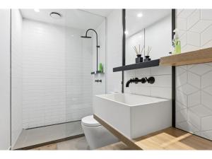 Solaris Residence Premium Bright One Bedroom Apartment at Marvel Stadium