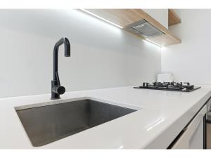 Solaris Residence Premium Bright One Bedroom Apartment at Marvel Stadium