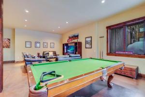 Lux Cabin - Sauna - Hot tub & Game Room