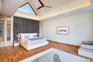 Floria Comfortable 1 BR Loft Pool Villa With Jacuzzi ZN448